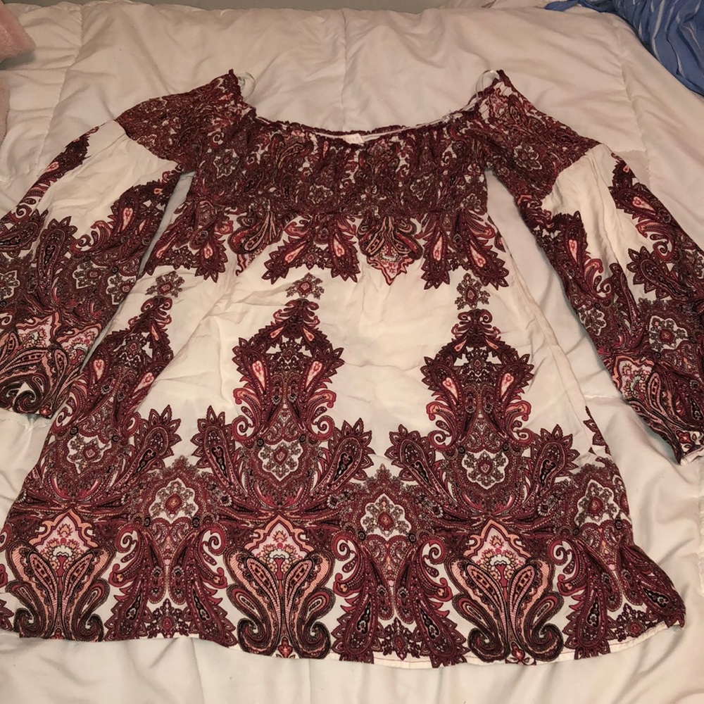 OFF THE SHOULDER FLARED SLEEVE DRESS